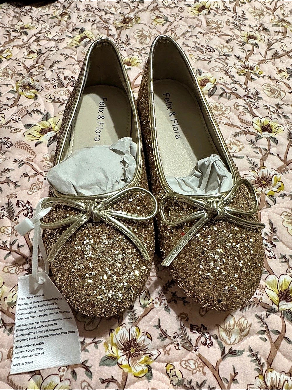 Girls
Felix & Flora Glitter Bow Flats Gold US 2 NWT